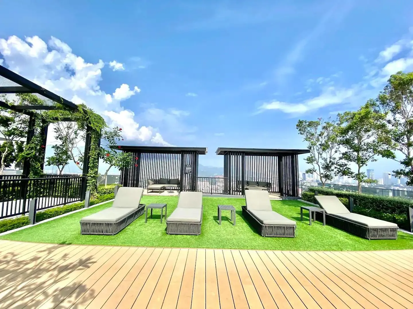 Rooftop Pool, Up To 6 Pax, 2 Bedrooms, 2 Bathrooms, 2 Car Parks By Star Home George Town 0*,  Malaysia