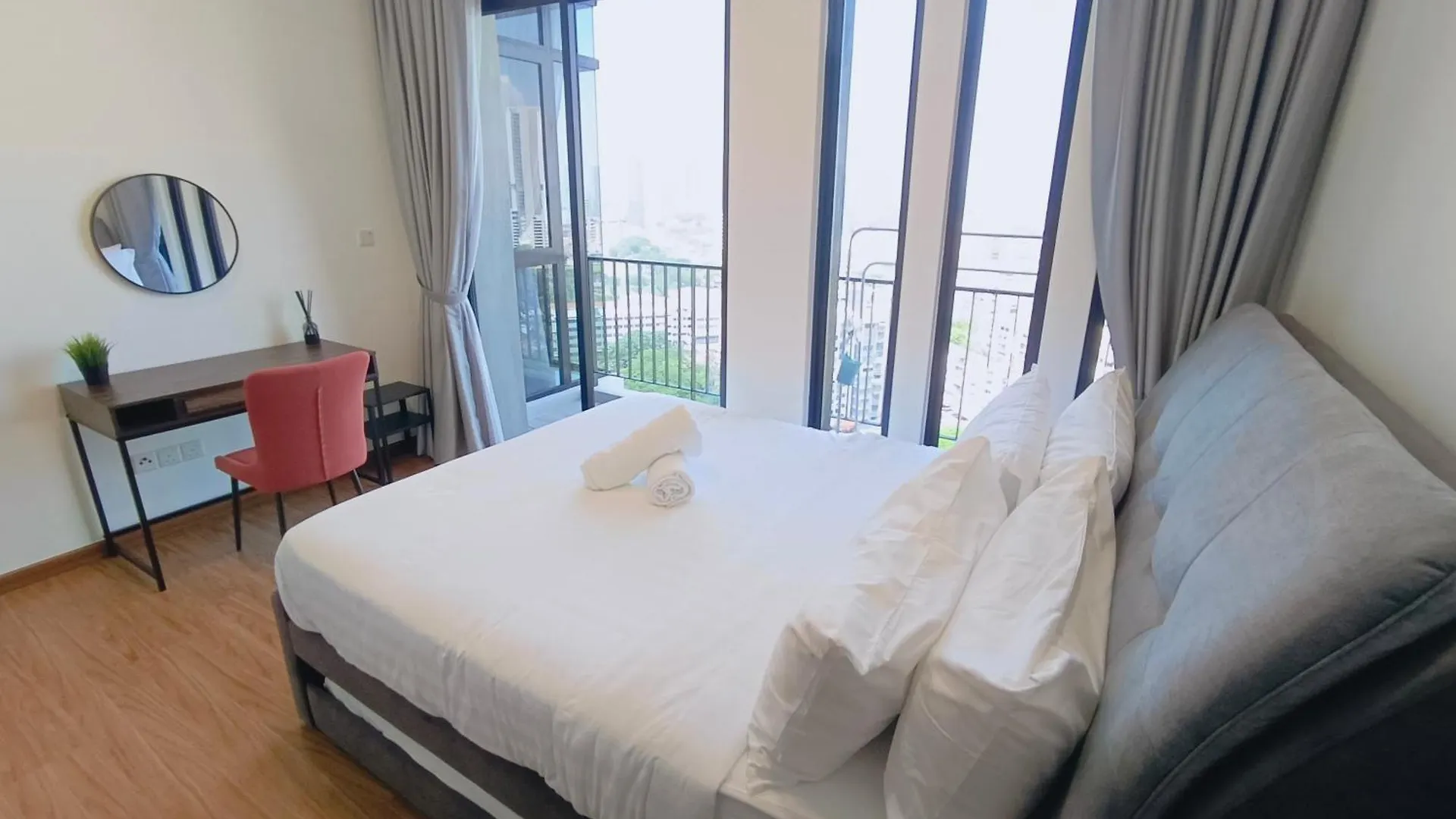 Rooftop Pool, Up To 6 Pax, 2 Bedrooms, 2 Bathrooms, 2 Car Parks By Star Home George Town Apartment