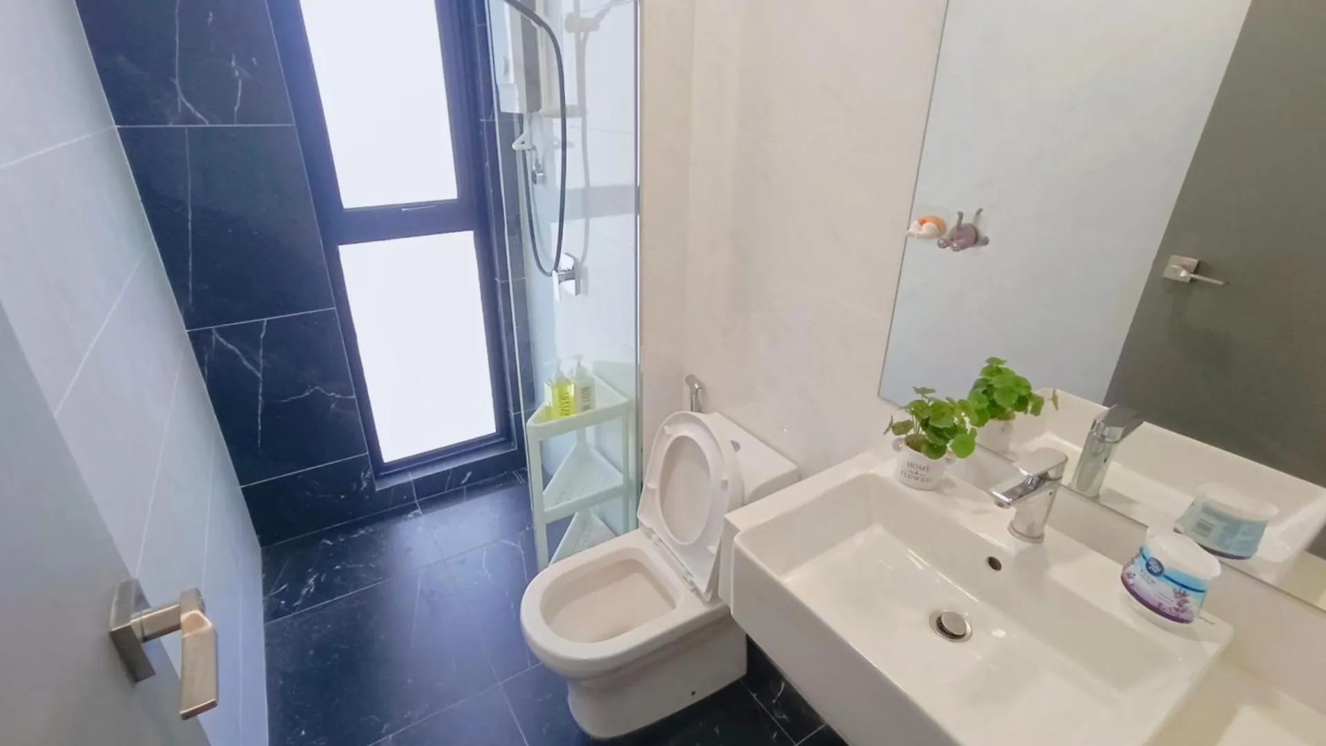 Apartment Rooftop Pool, Up To 6 Pax, 2 Bedrooms, 2 Bathrooms, 2 Car Parks By Star Home George Town