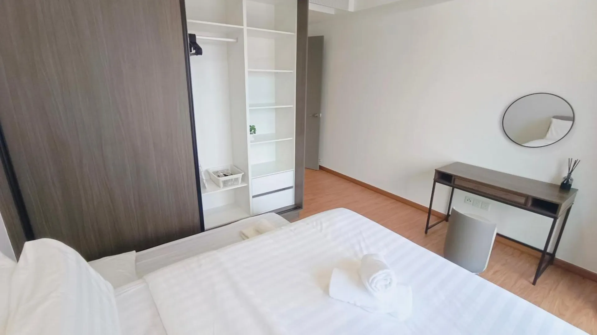 Apartment Rooftop Pool, Up To 6 Pax, 2 Bedrooms, 2 Bathrooms, 2 Car Parks By Star Home George Town