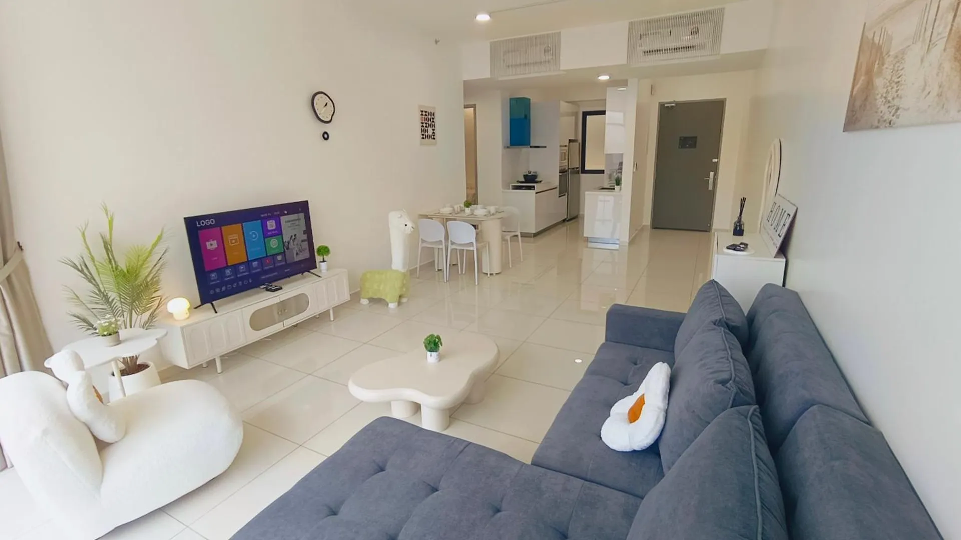 Rooftop Pool, Up To 6 Pax, 2 Bedrooms, 2 Bathrooms, 2 Car Parks By Star Home George Town Apartment