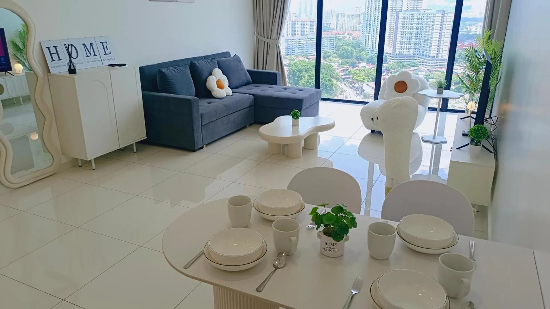 Rooftop Pool, Up To 6 Pax, 2 Bedrooms, 2 Bathrooms, 2 Car Parks By Star Home George Town Malaysia